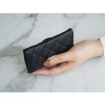 𝗖𝗛𝗔𝗘𝗡𝗟✦ 𝗖𝗹𝗮𝘀𝗶𝗰 𝗙𝗹𝗮𝗽 Using French 🇫🇷 import "𝑯𝒂𝒔𝒔 𝒔𝒔" original calfskin leather 🐂 Classic Card Case -- Black Gold