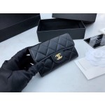 𝗖𝗛𝗔𝗘𝗡𝗟✦ 𝗖𝗹𝗮𝘀𝗶𝗰 𝗙𝗹𝗮𝗽 Made of "GR" first-class lambskin Classic card holder ••Black gold