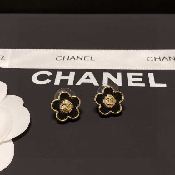 CHANEL🇫🇷Xiaoxiang earrings
