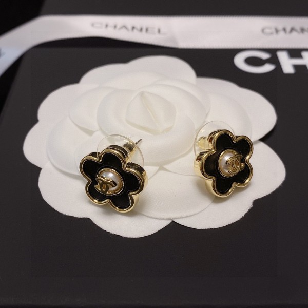CHANEL🇫🇷Xiaoxiang earrings