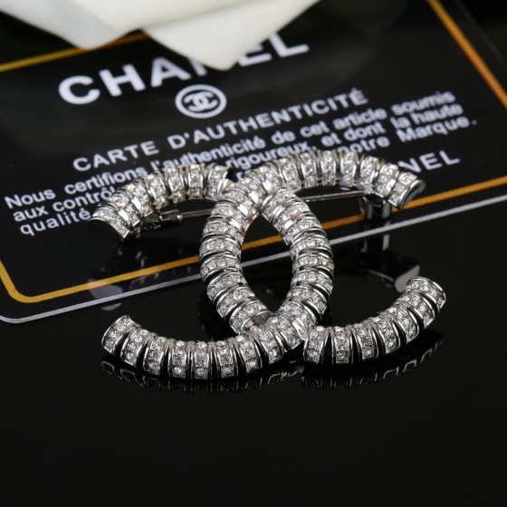 CHANEL🇫🇷Xiaoxiang's latest autumn and winter crystal brooch