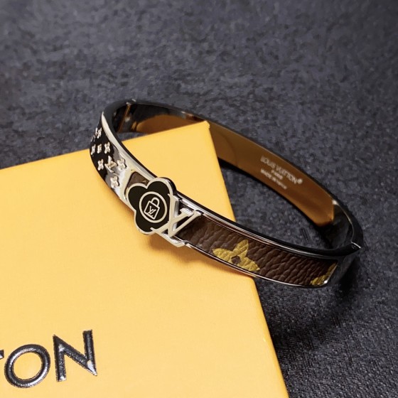 Louis Vuitton bracelet in 14kt fine colour