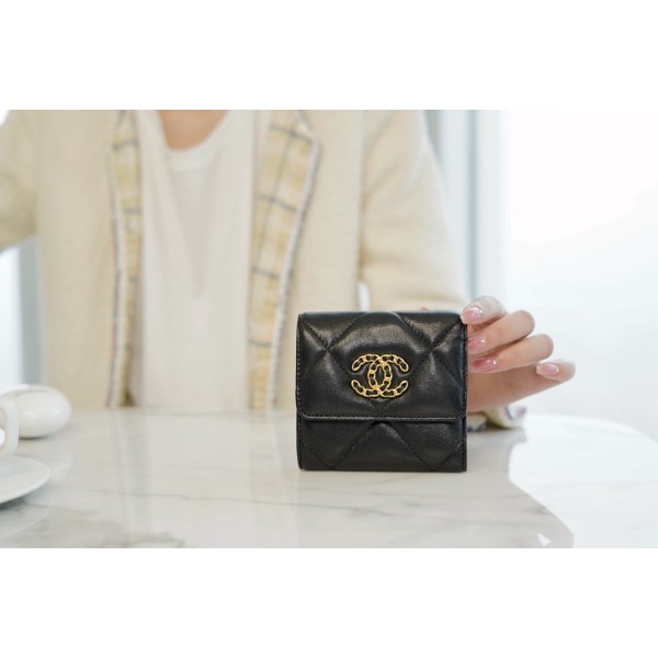 𝗖𝗛𝗔𝗘𝗡𝗟✦In goatskin leather🐐 19 Series Short Clip Black Gold
