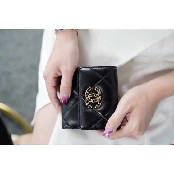𝗖𝗛𝗔𝗘𝗡𝗟✦In goatskin leather 🐐 Wallet with short clip from the 19 series Black gold