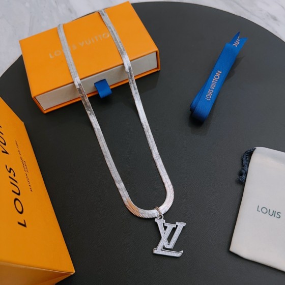 Louis Vuitton vintage silver necklace, couple's version, chain length 60 cm, changeable