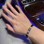 Louis Vuitton Cowhide bracelet, couple's style, length 22cm, adjustable and changeable