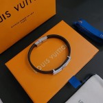 Louis Vuitton Cowhide bracelet, couple's style, length 22cm, adjustable and changeable