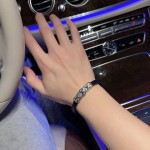 Louis Vuitton Cowhide bracelet, couple's style, length 22cm, adjustable and changeable