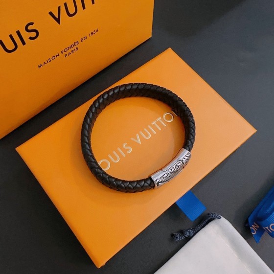 Louis Vuitton Cowhide bracelet, couple's style, length 22cm, adjustable and changeable