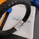 Louis Vuitton Cowhide bracelet, couple's style, length 22cm, adjustable and changeable