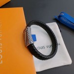 Louis Vuitton Cowhide bracelet, couple's style, length 22cm, adjustable and changeable