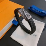 Louis Vuitton Cowhide bracelet, couple's style, length 22cm, adjustable and changeable