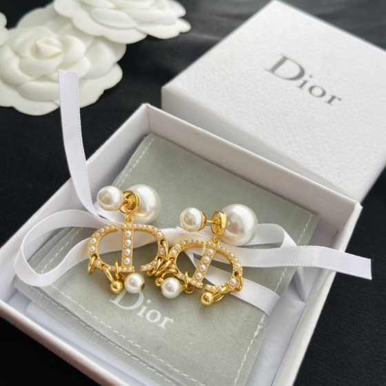 Dior new CD size pearl earrings