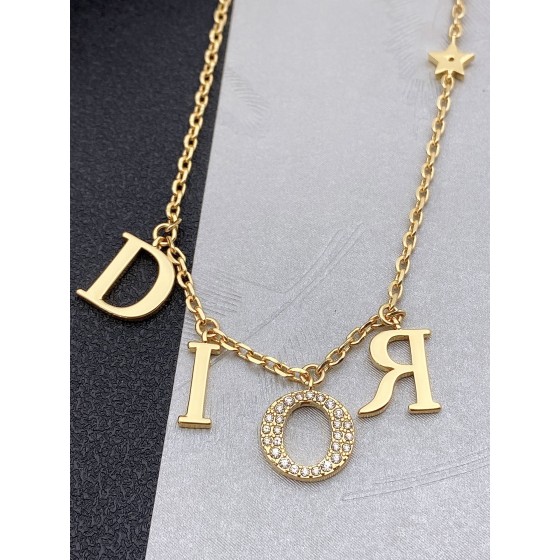 Dior letter 💎 necklace