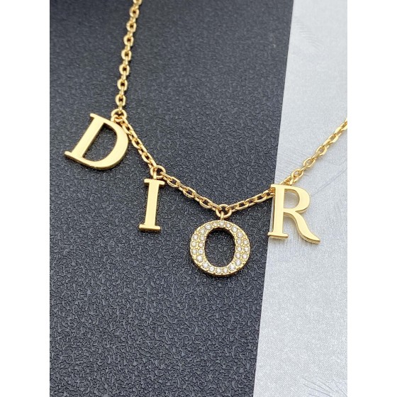 Dior letter 💎 necklace