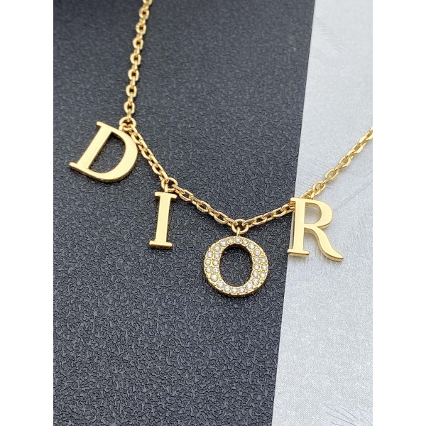 Dior letter 💎 necklace
