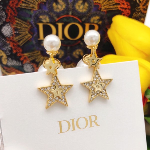 Dior star 🌟 diamond size pearl earrings