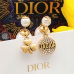 Dior Clover Letter Size Bead Stud Earrings