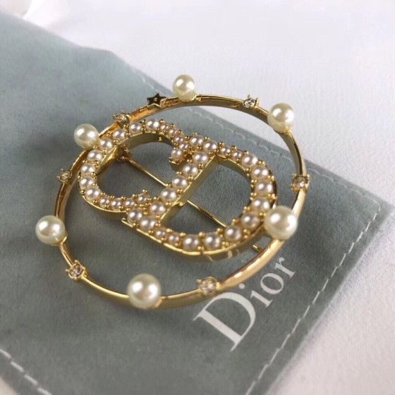 Dior CD brooch