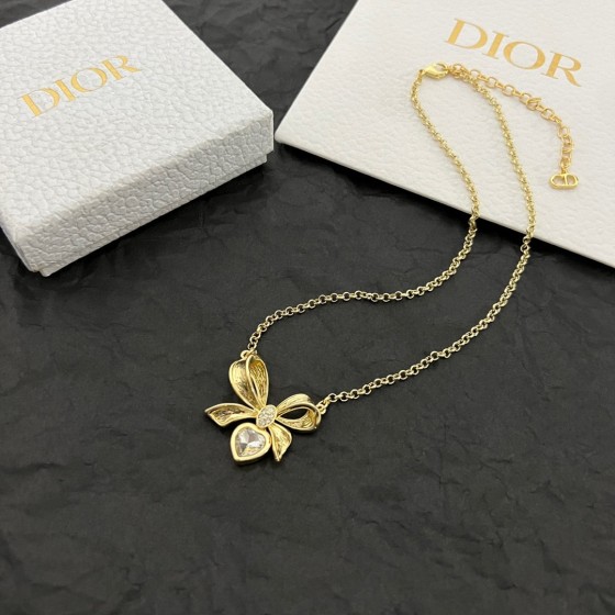 Dior necklace