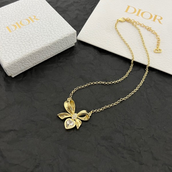 Dior necklace