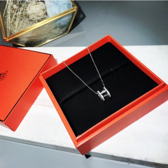 Hermes necklace