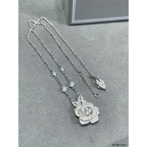 Dior necklace