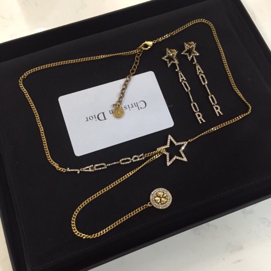 Dior necklace
