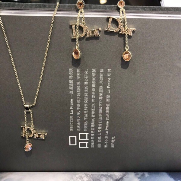 Dior necklace