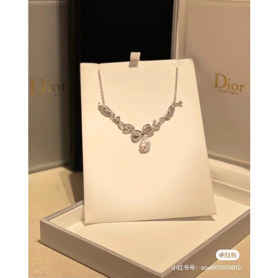 Dior necklace