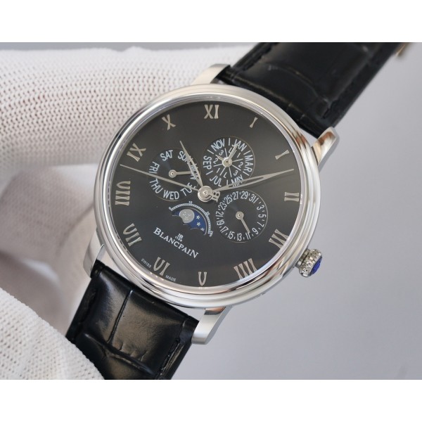 Blancpain - This functional watch comes from the classic Blancpain collection