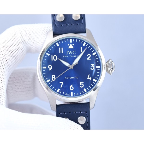 IWC- Presented in a purer design Built-in automatic mechanical movement