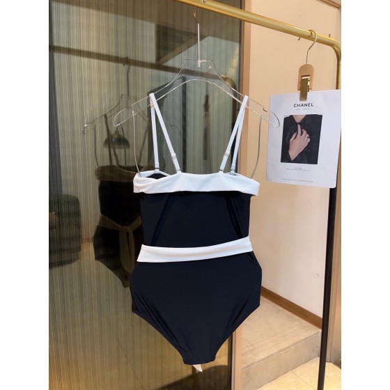 香奈儿度假风连体泳衣