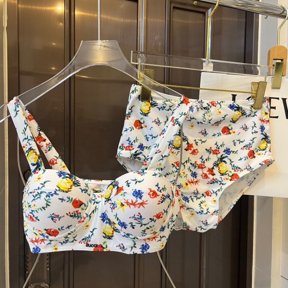 Gucci New split bikini swimming costume halter with steel ring bra + triangle shorts