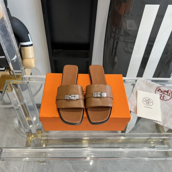 Hermes slippers 🏖️