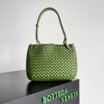 Bottega Veneta Clicker Rounded Bag Small Green Pepper Green #730968