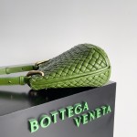 Bottega Veneta Clicker Rounded Bag Small Green Pepper Green #730968