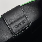 Bottega Veneta BV Mobile Phone Bag Parrot Green/Black #729298