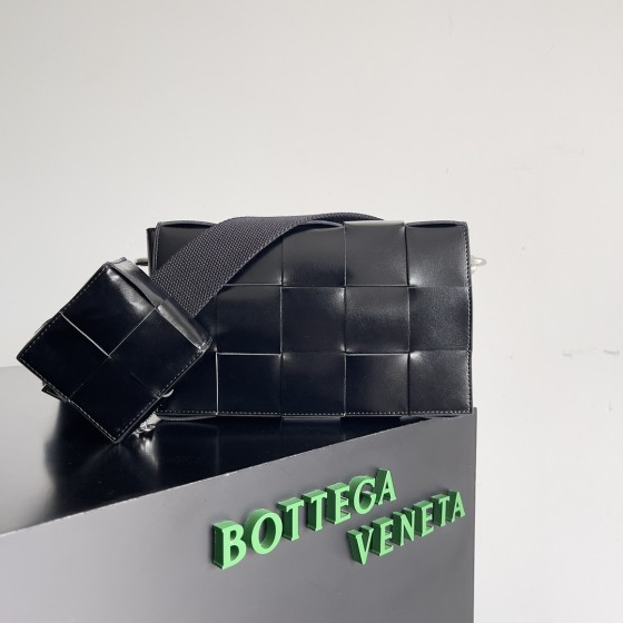 Bottega Veneta bv 2-in-1 cassette #741777