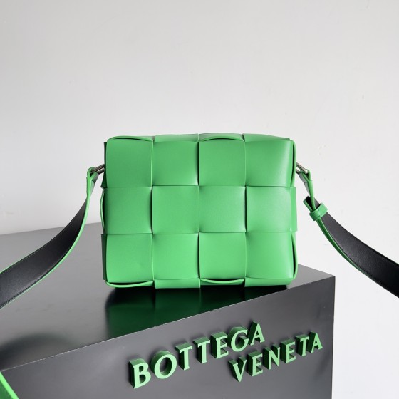 Bottega Veneta BV Men's Camera Bag Parrot Green with Black #730027