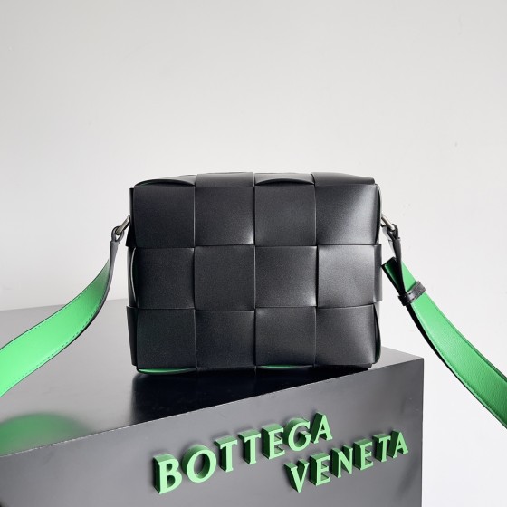Bottega Veneta BV Men's Camera Bag Black with Green #730027