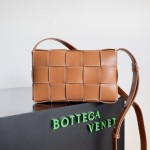 Bottega Veneta bv Cassette embroidered thread five compartment leather handbag Brown wood #758105