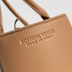 Bottega Veneta bv torte bag light brown large #609175