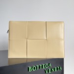 Bottega Veneta bv torte bag in oatmeal large #609175