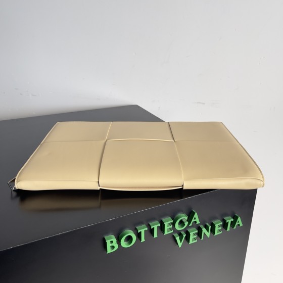 Bottega Veneta bv torte bag in oatmeal large #609175