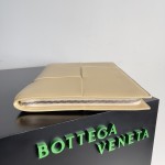 Bottega Veneta bv torte bag in oatmeal large #609175