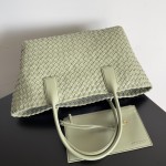 Bottega Veneta bv vegetable basket medium Travertine green #608810