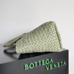 Bottega Veneta bv vegetable basket medium Travertine green #608810