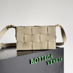 Bottega Veneta Cassette 5-panel lychee print taupe #666870
