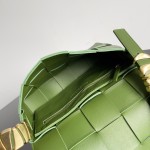 Bottega Veneta Cassette 5-panel lychee print green pepper #666870